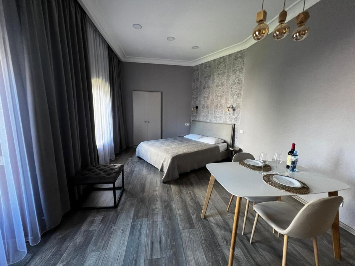 Chikhi Apartment Tbilisi Bagian luar foto